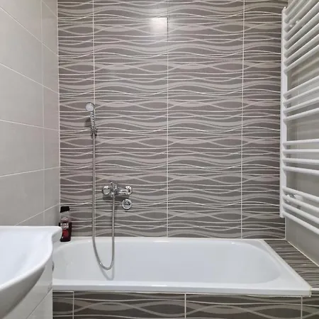 Apartment Vv *